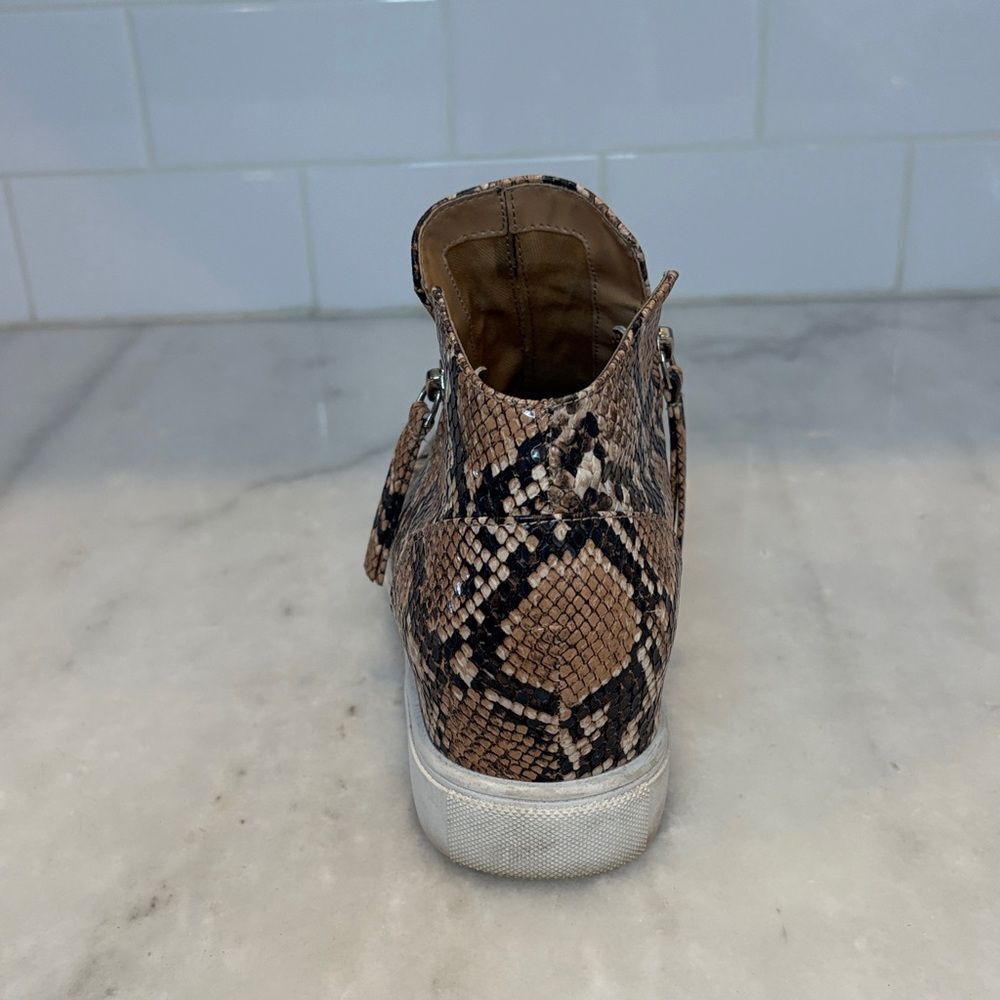 Steve Madden Shoe Boot Sneaker Caliber Hidden Wedge Snakeskin Python Booties - Picture 6 of 17